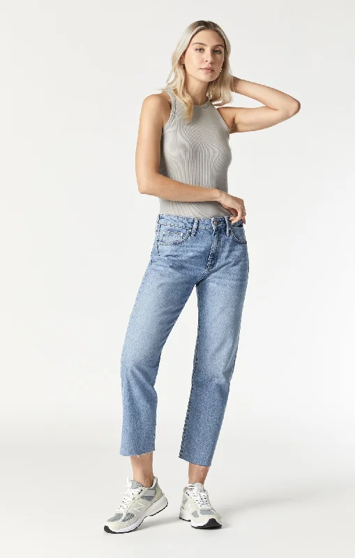 Fashion Chic Comfort NEW YORK STRAIGHT LEG IN LIGHT BRUSHED TRUE BLUE